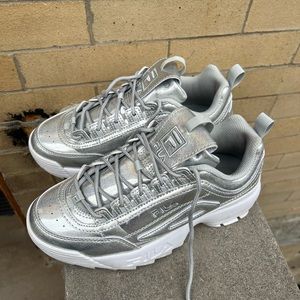 Pristine condition silver, iridescent FILAs, women’s size 8. Only worn twice!